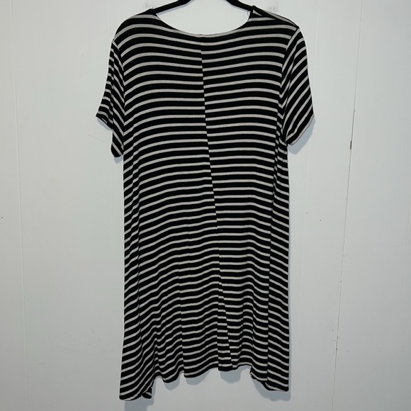 Agnes & Dora Black & White Striped Knee Length Fit & Flare Dress T17* - Picture 2 of 4